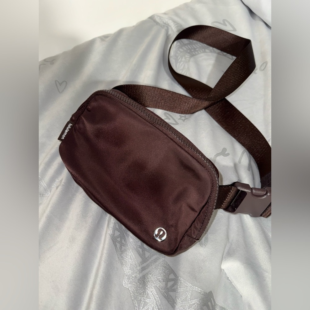 Lululemon belt bag 1L French Press